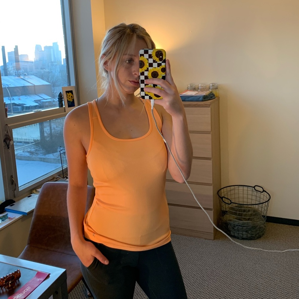 Fitted athletic tank top